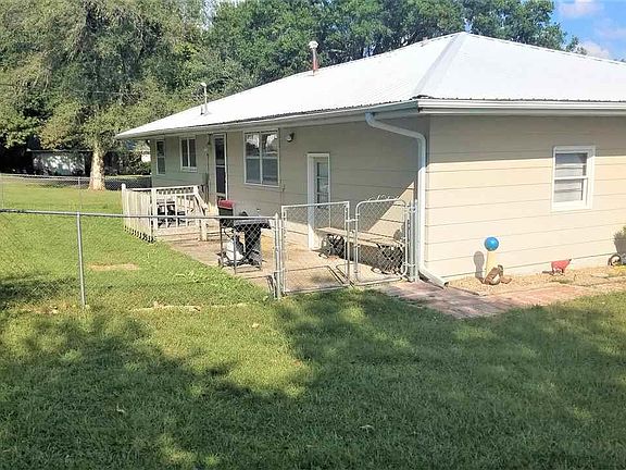 4th image of 100 Park Ln