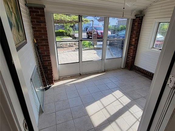 2nd image of 129 Glenbridge Ave