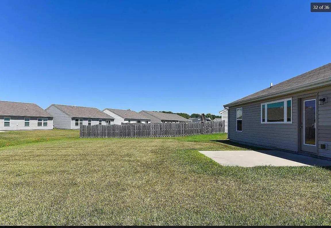 Building Photo - 2420 Maxwell Dr