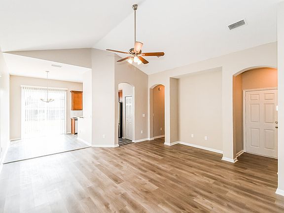 4th image of 2620 Creekfront Dr