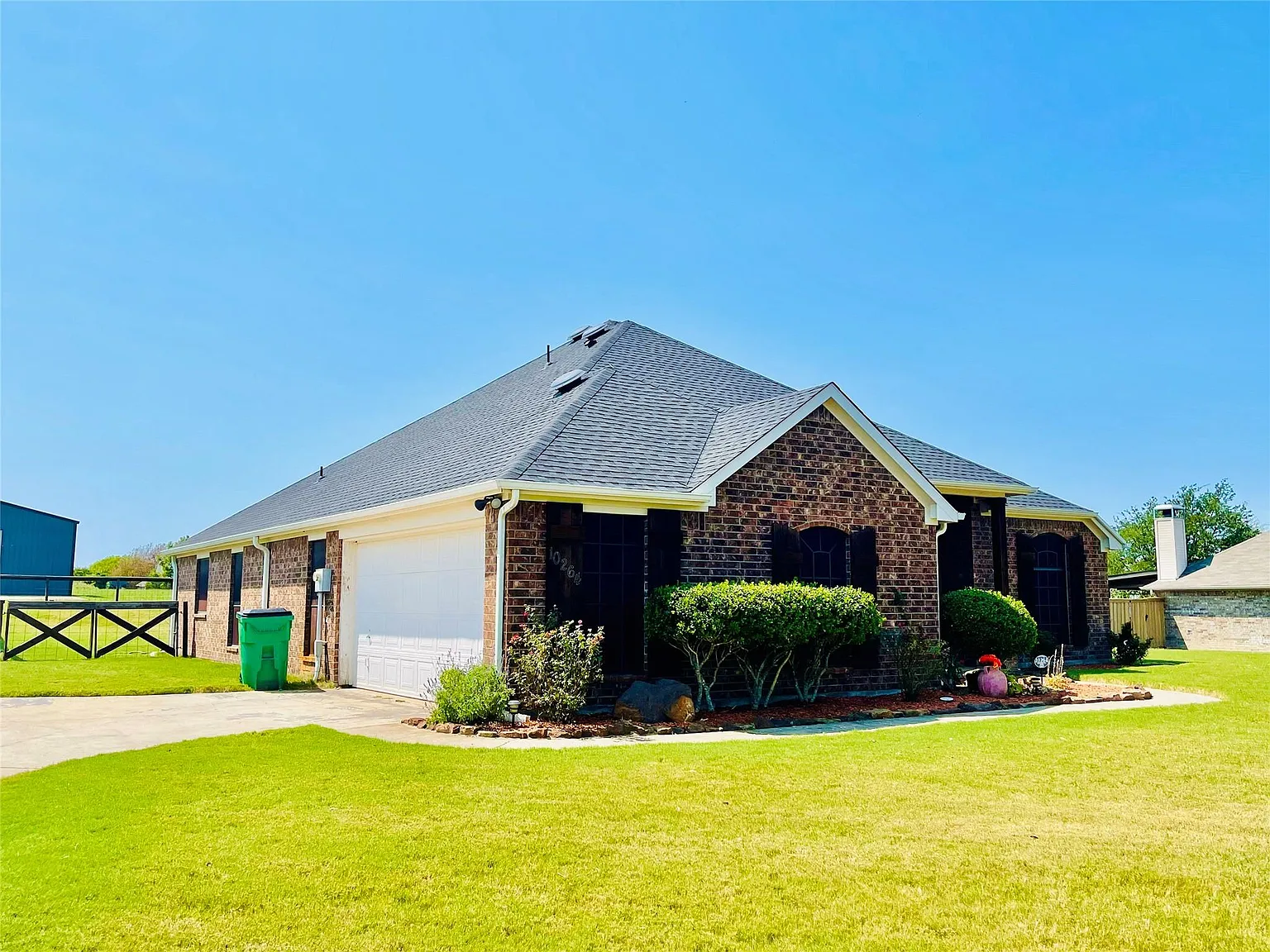 4 bed, 2195 sqft, $2,850 — Photo 2