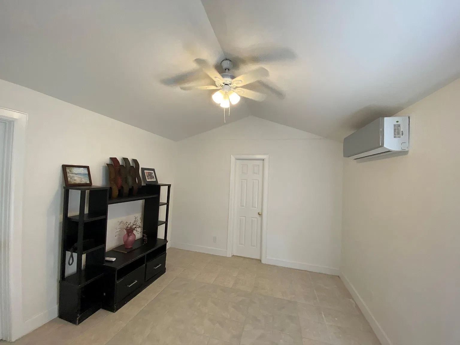 3 bed, 2.0 bath, 1639 sqft, $1,600 — Photo 3