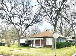 700 E 5th St, Hallettsville, TX 77964