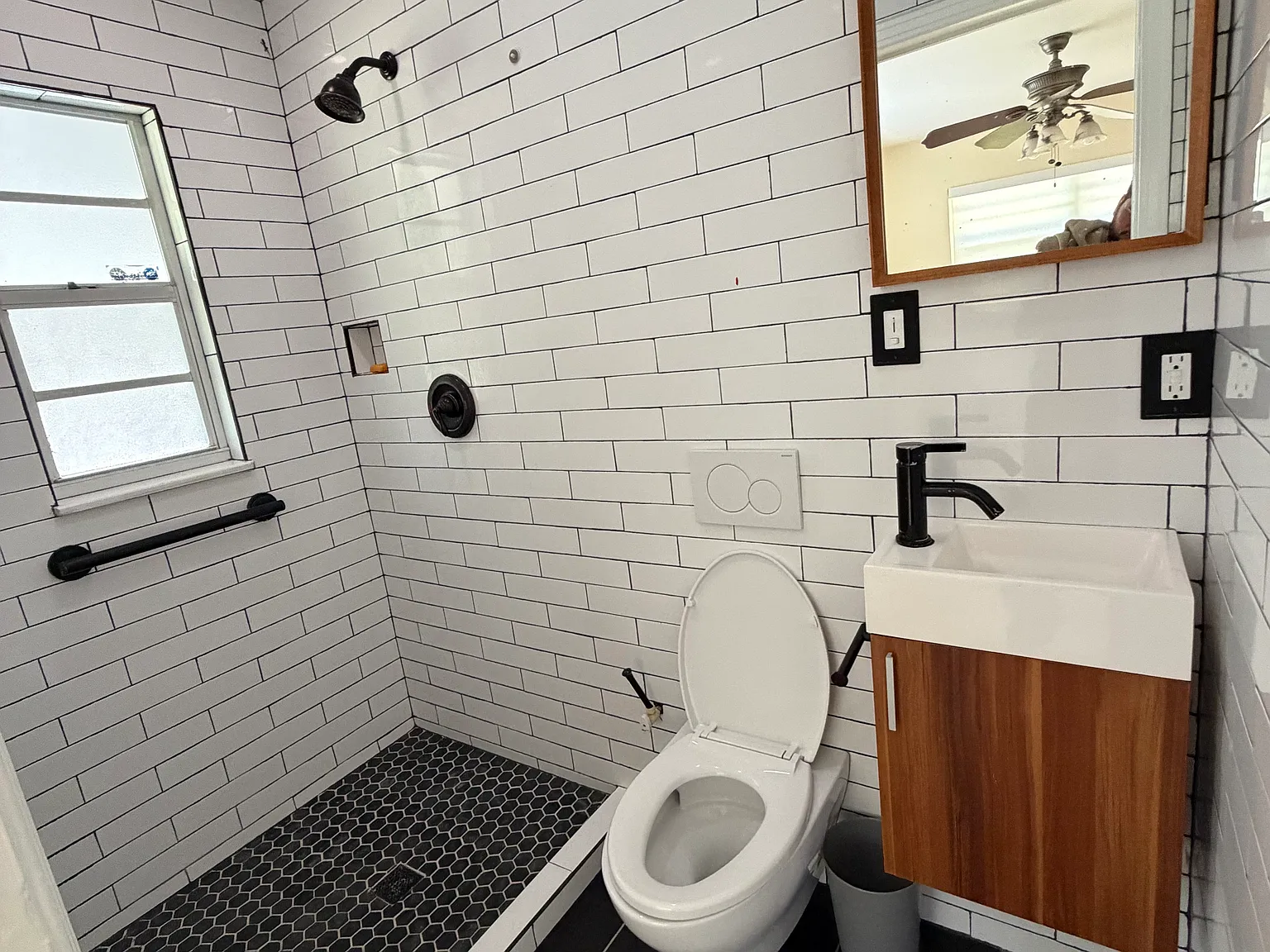 4 bed, 1200 sqft, $2,599 — Photo 4