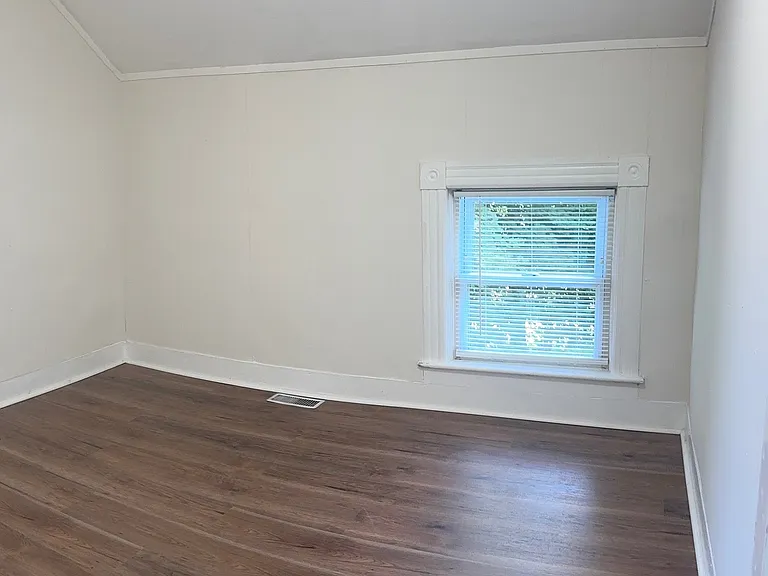 216 High St — Photo 11