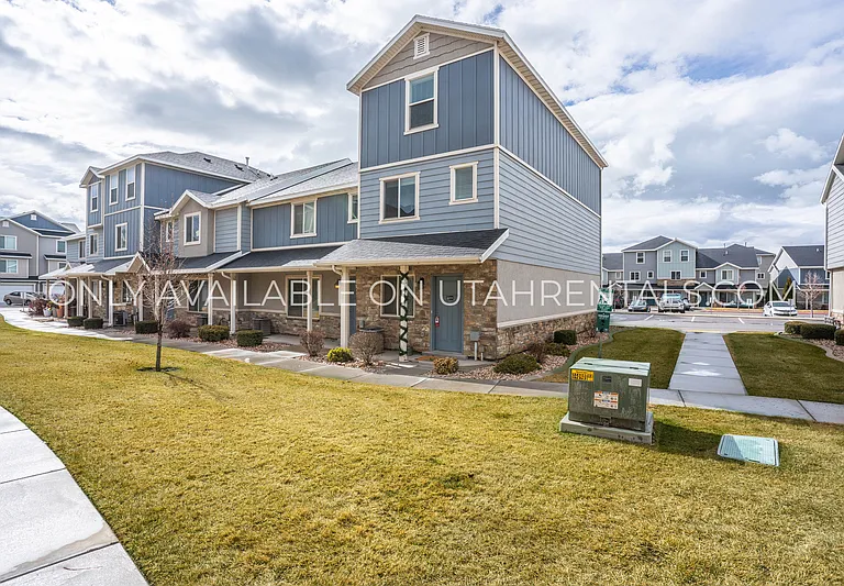 204 N 725 E — Photo 1