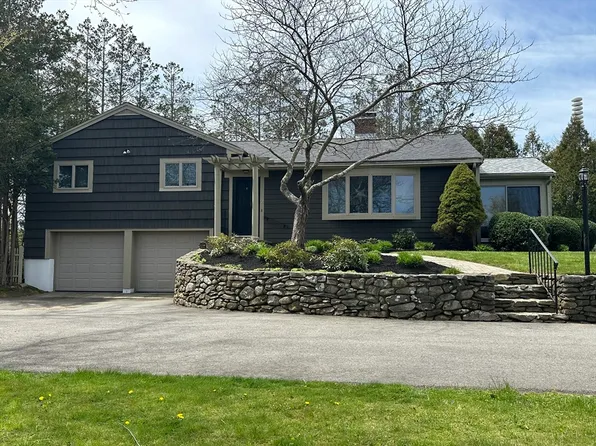 2 Hillcrest Rd, Kingston, MA 02364