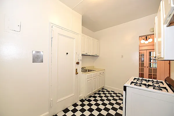 Rented by Keller Williams NYC | media 24