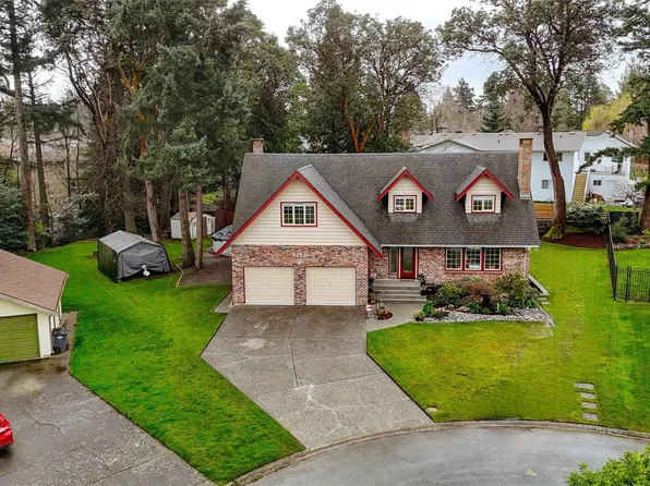 4243 Maimie Pl, Saanich, BC V8N 5T4