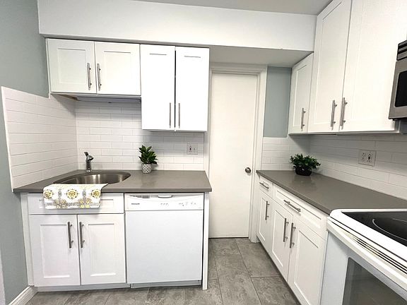 5th image of 2218 S Goebbert Rd APT 393