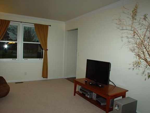 3rd image of 104 Piedmont Cir