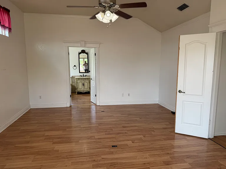 2208 Illinois Dr — Photo 25