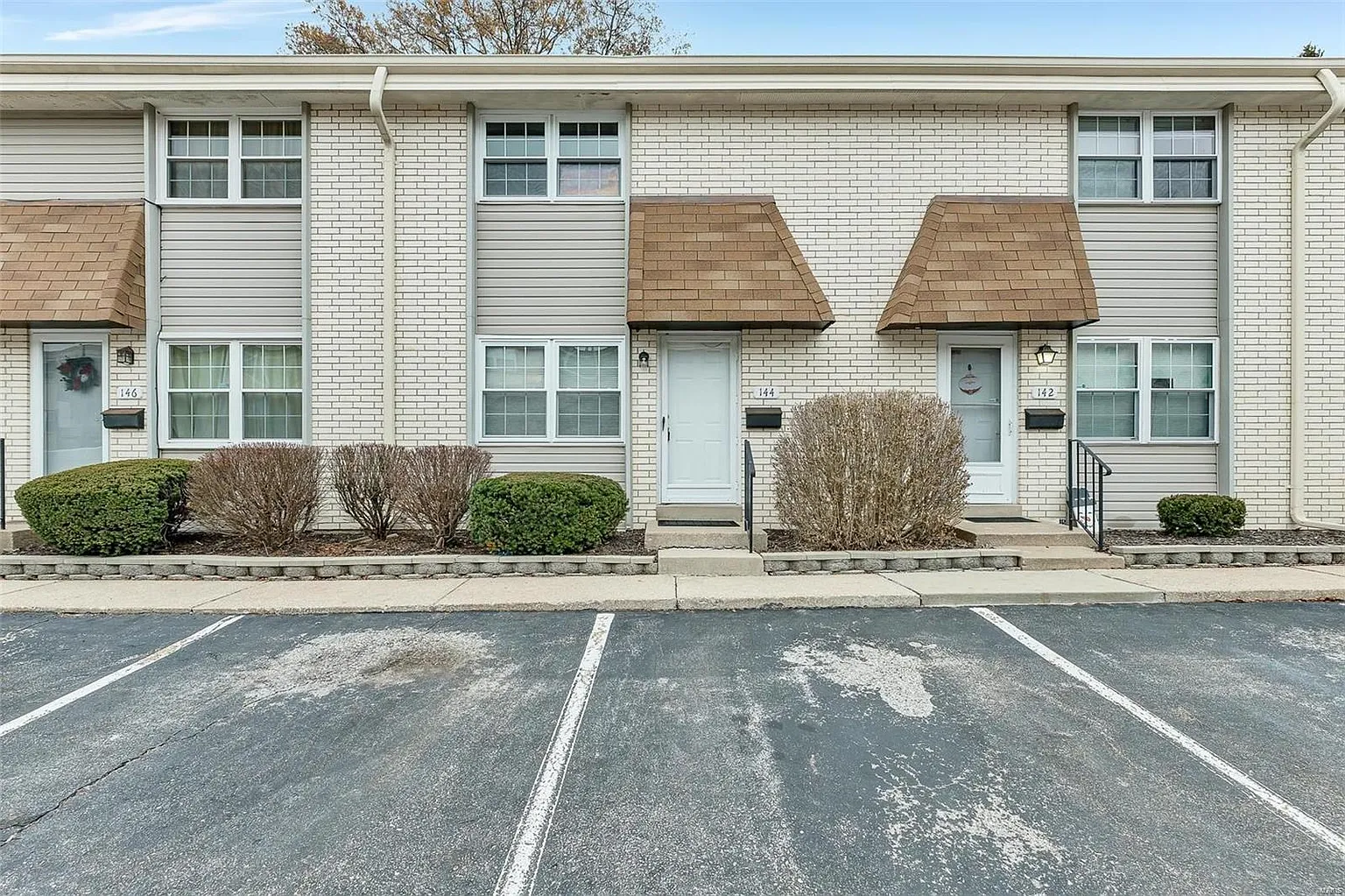 144 Burtonwood Dr photo 1