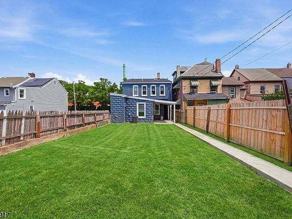 3rd image of 124 Sitgreaves St
