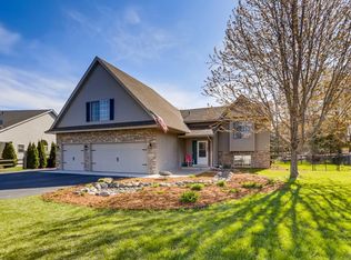 11743 N Meadow Curv, Lindstrom, MN 55045