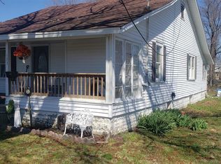 123 E Reed St, Benton, IL 62812