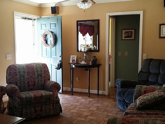 5th image of 208 Hickory Dr