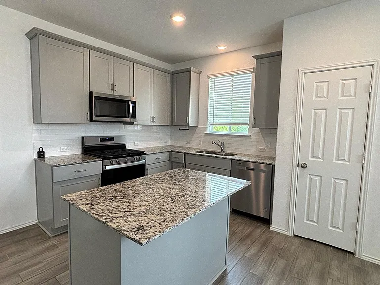 1509 Hope Ranch Rd — Photo 9