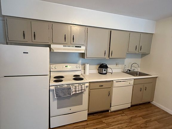 5th image of 1855 Burnet Ave #23