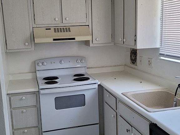 3rd image of 1579 Meredith Dr Unit 12