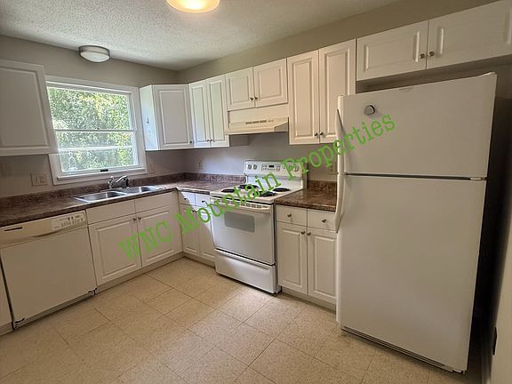 5th image of 241 Lakewood Dr #B