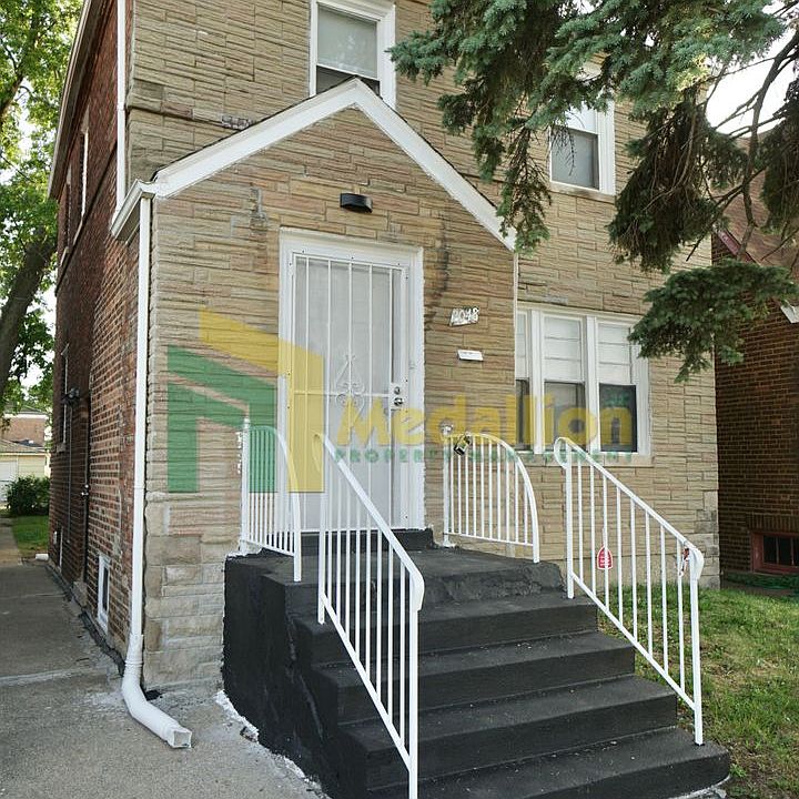 1st image of 2048 W 82nd Pl