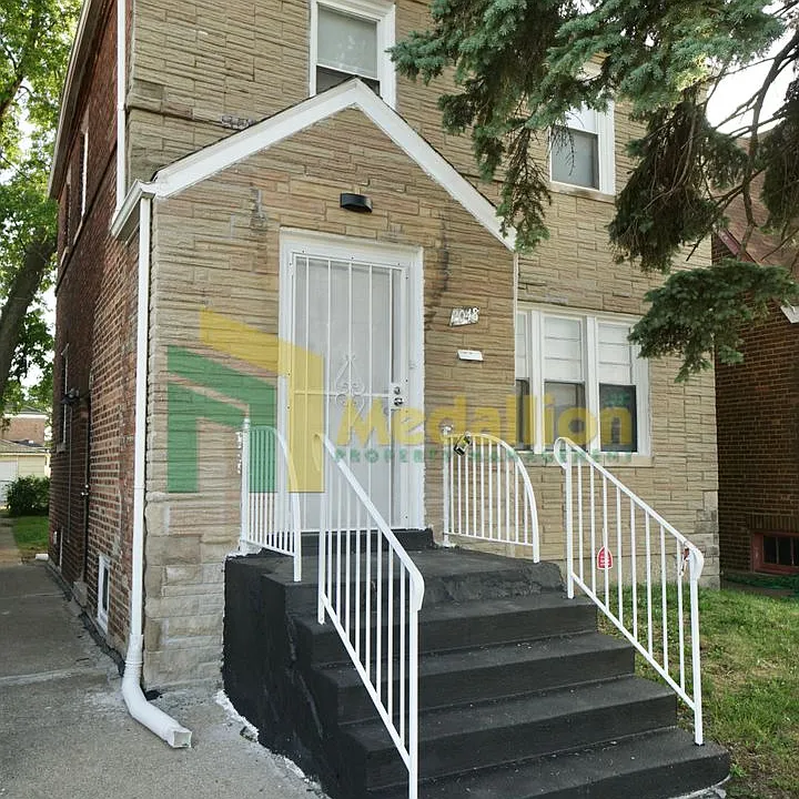 2048 W 82nd Pl
