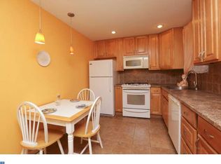 617 Avon Rd, Philadelphia, PA 19116