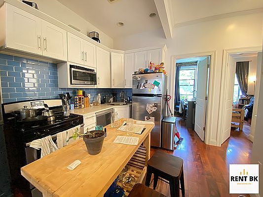 1st image of 189 Rogers Ave #3R