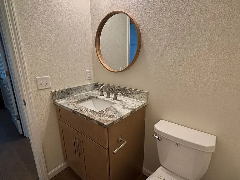 1379 Stratford Ave — Photo 18