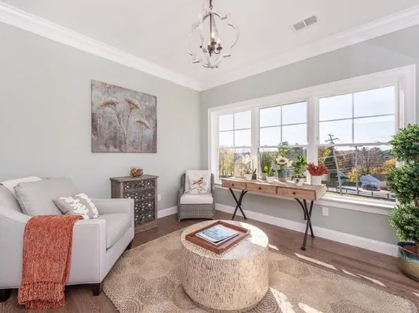 66 Park Hill Ave #28LR, Millbury, MA 01527