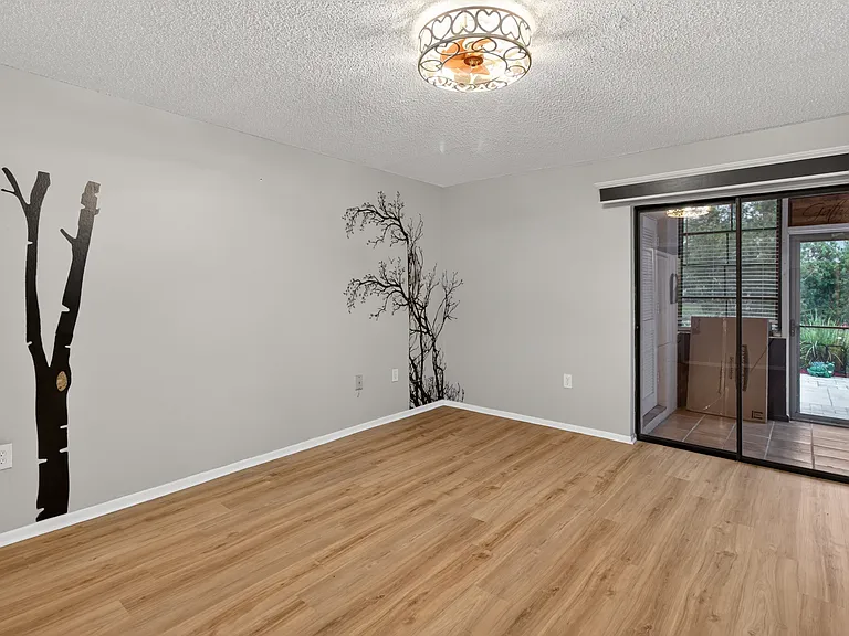 320 Michaels Cir — Photo 22
