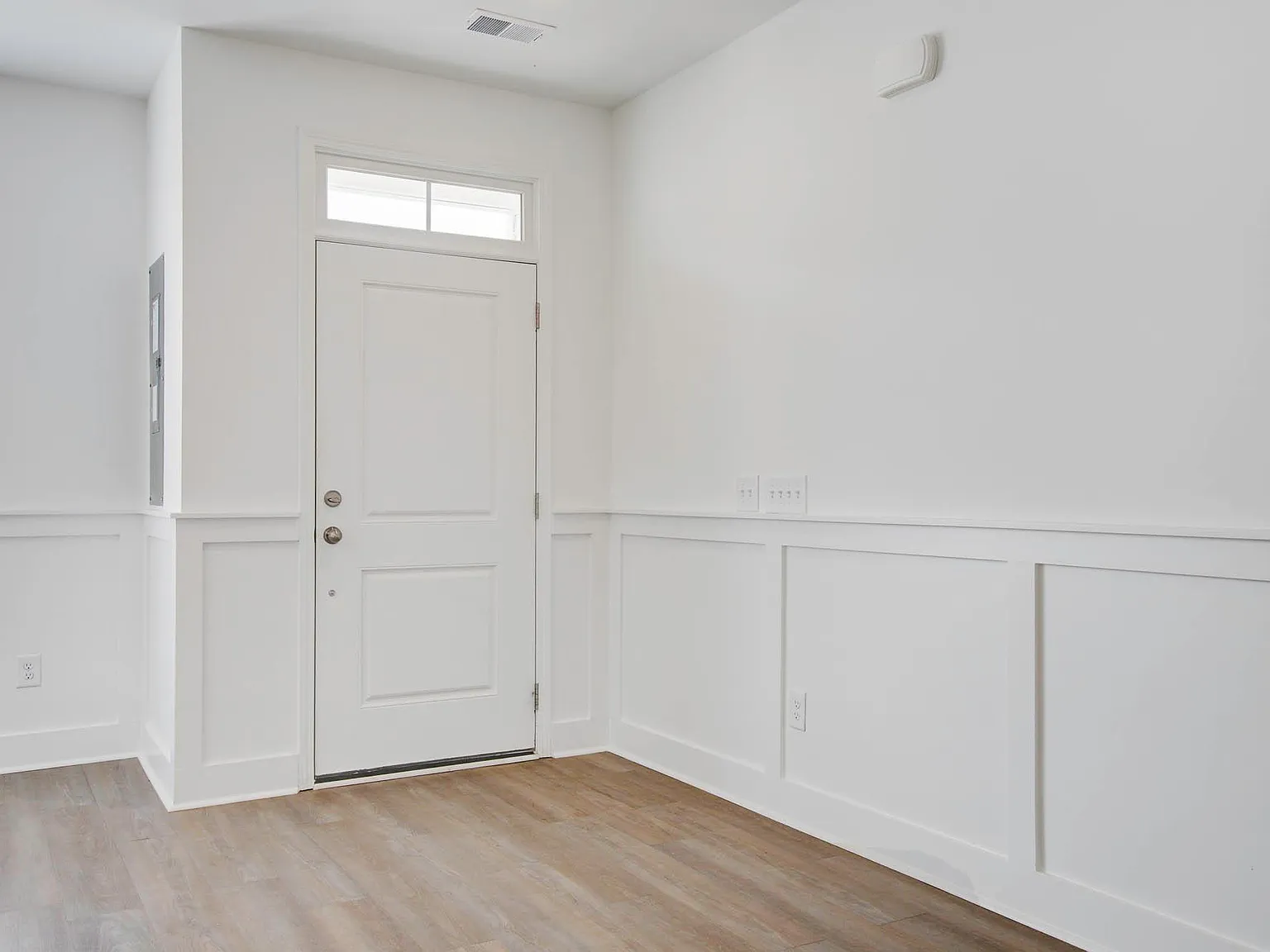 3 bed, 1982 sqft, $2,150 — Photo 1