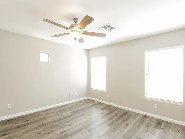 1629 W Burgess Ln — Photo 10