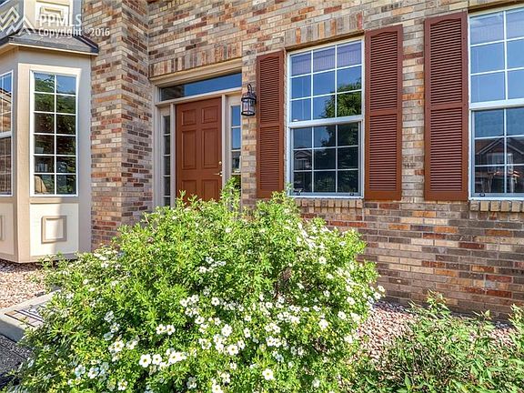 Cooks kitchen has planning desk, 5 burner gas cook top, newer tile, double oven 