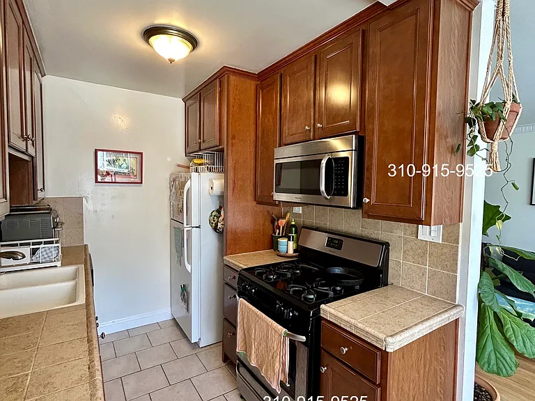 3160 S Barrington Ave #105 — Photo 5