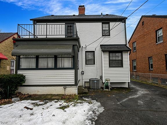 4th image of 3699 Bainbridge Rd