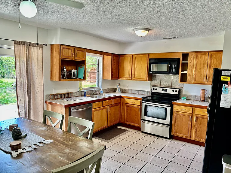 8601 W Longfellow St — Photo 5