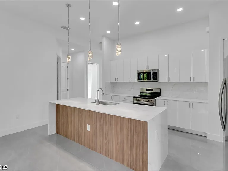 2603 27th St W — Photo 15