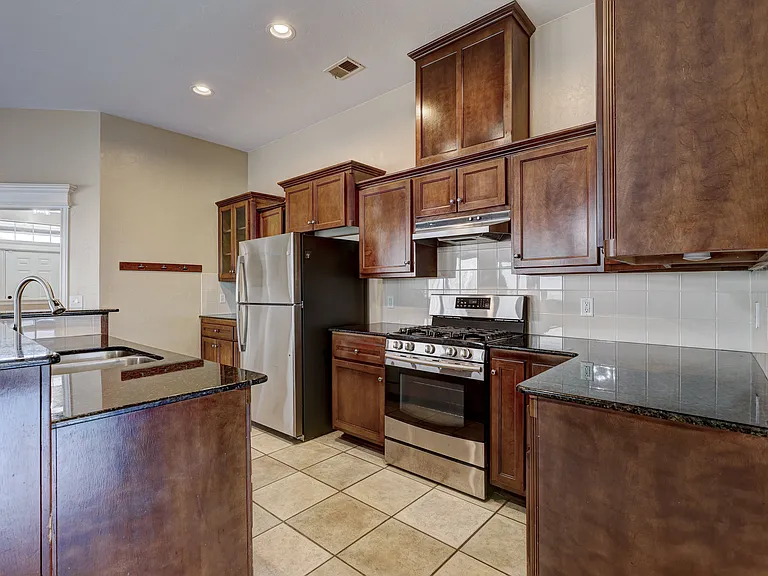 2104 Del Simmons Dr — Photo 24