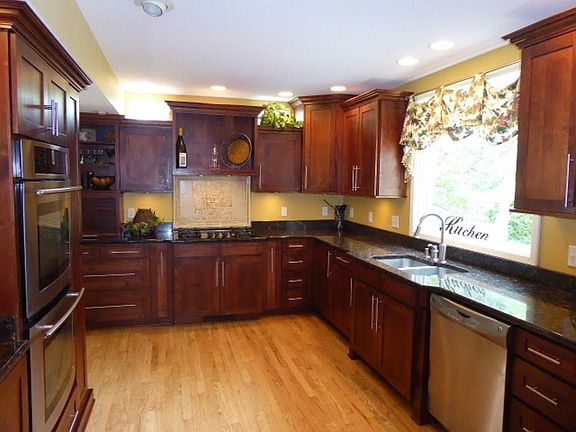 2nd image of 2600 Patricia Ln