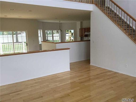 3rd image of 12 East Ave