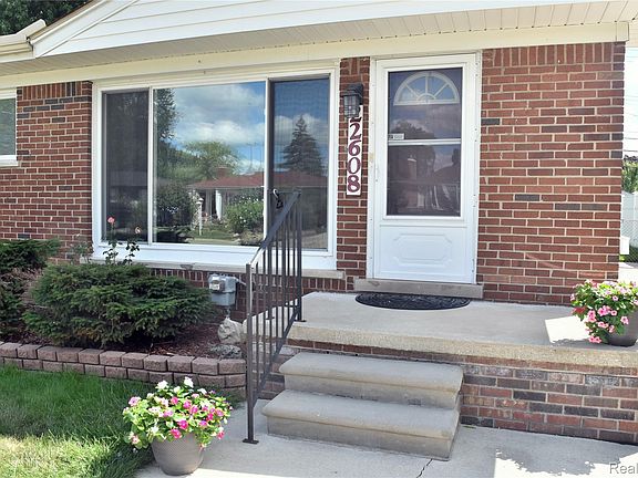 3rd image of 22608 Raymond Ct