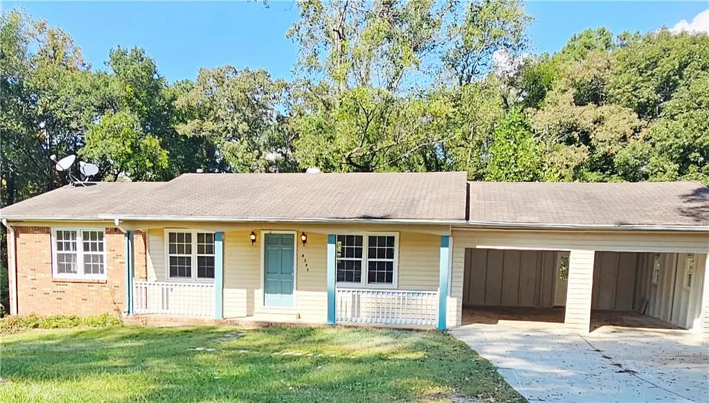 3 bed, 2.0 bath, 1392 sqft, $2,100 — Photo 1