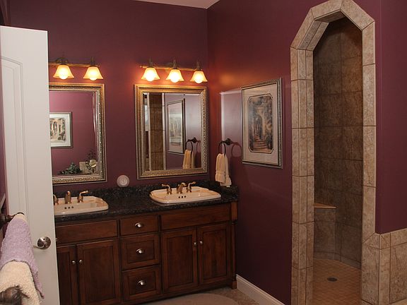 master  w/ walk-in shower