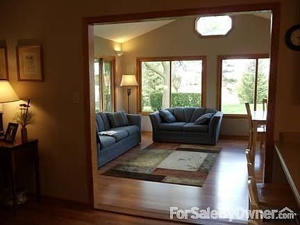 4th image of 564 E Pinewood Ave