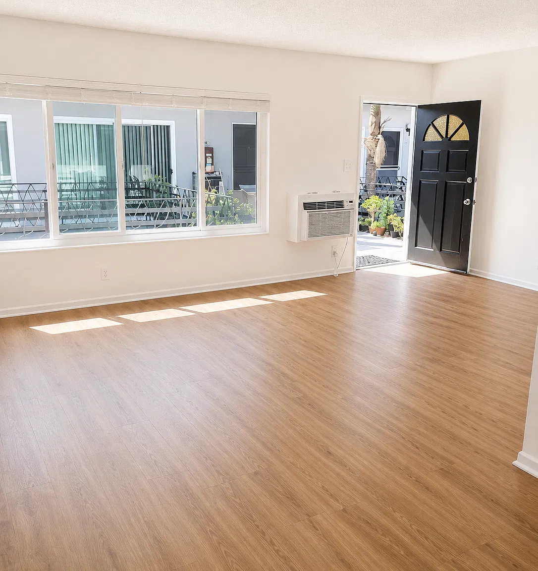 Recently Renovated Glendale Apartment with Updated Kitchen, Parking & Water/Sewer Included — Photo 1