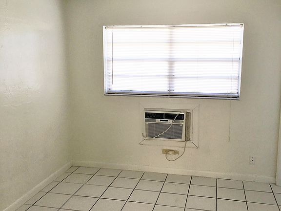 4th image of 101 SE 5th St