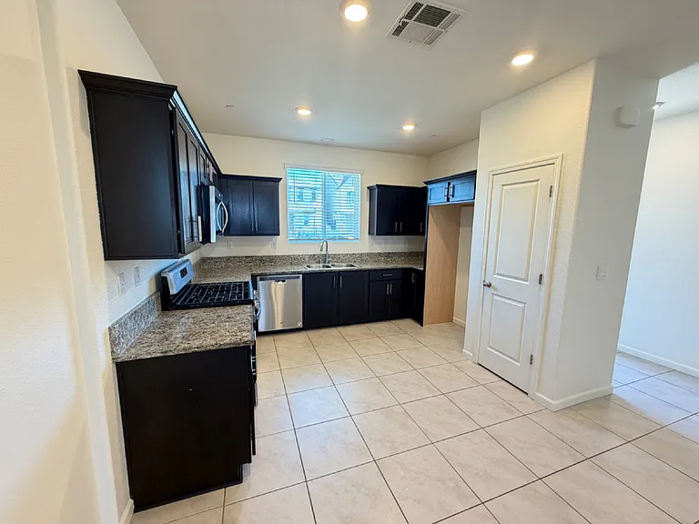 4293 Korbel Ave — Photo 27