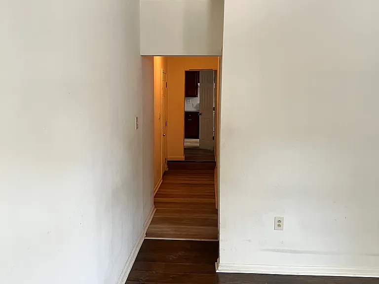 1205 W 4th St #1 — Photo 8